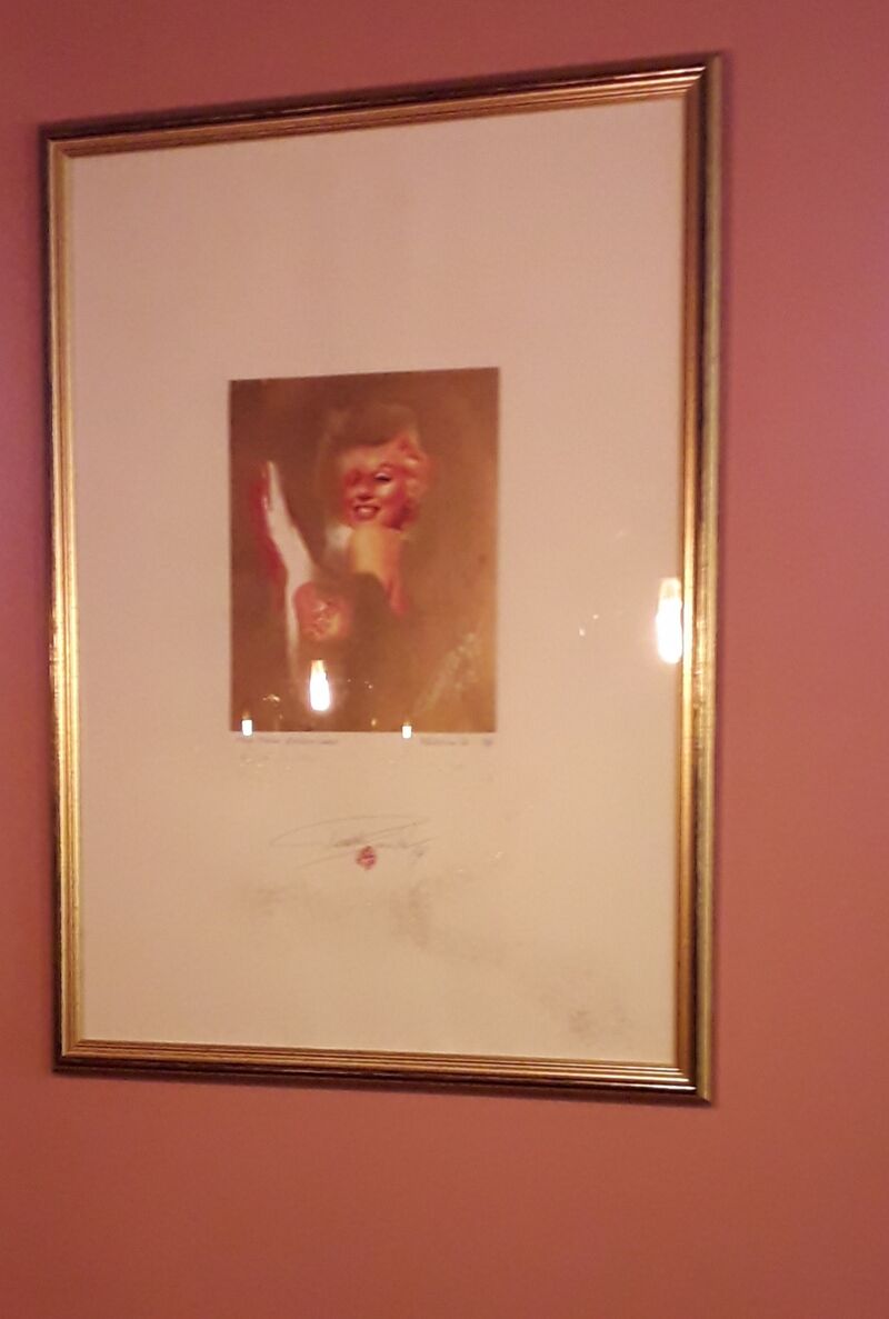 Unser Geschenk hat einen EHRENPLATZ... und alle Bilden hängen??