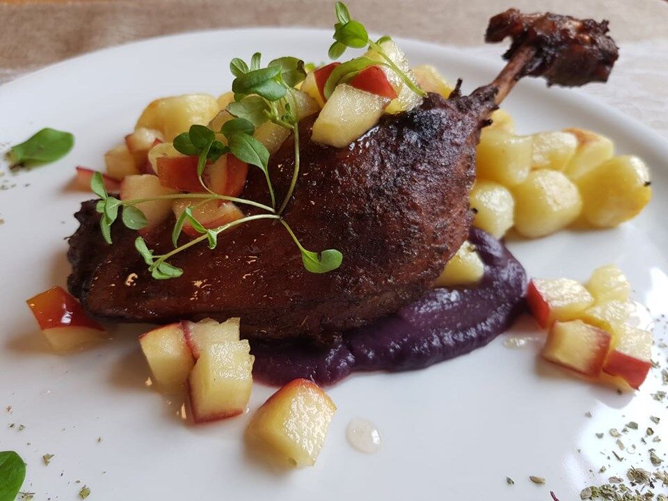 Kaczka z musem z modrej kapusty