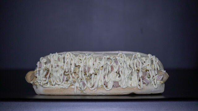 THE BRITISH
pain moelleux , saucisse, cheddar, oignons confits, œufs, bacon
sauce tartare