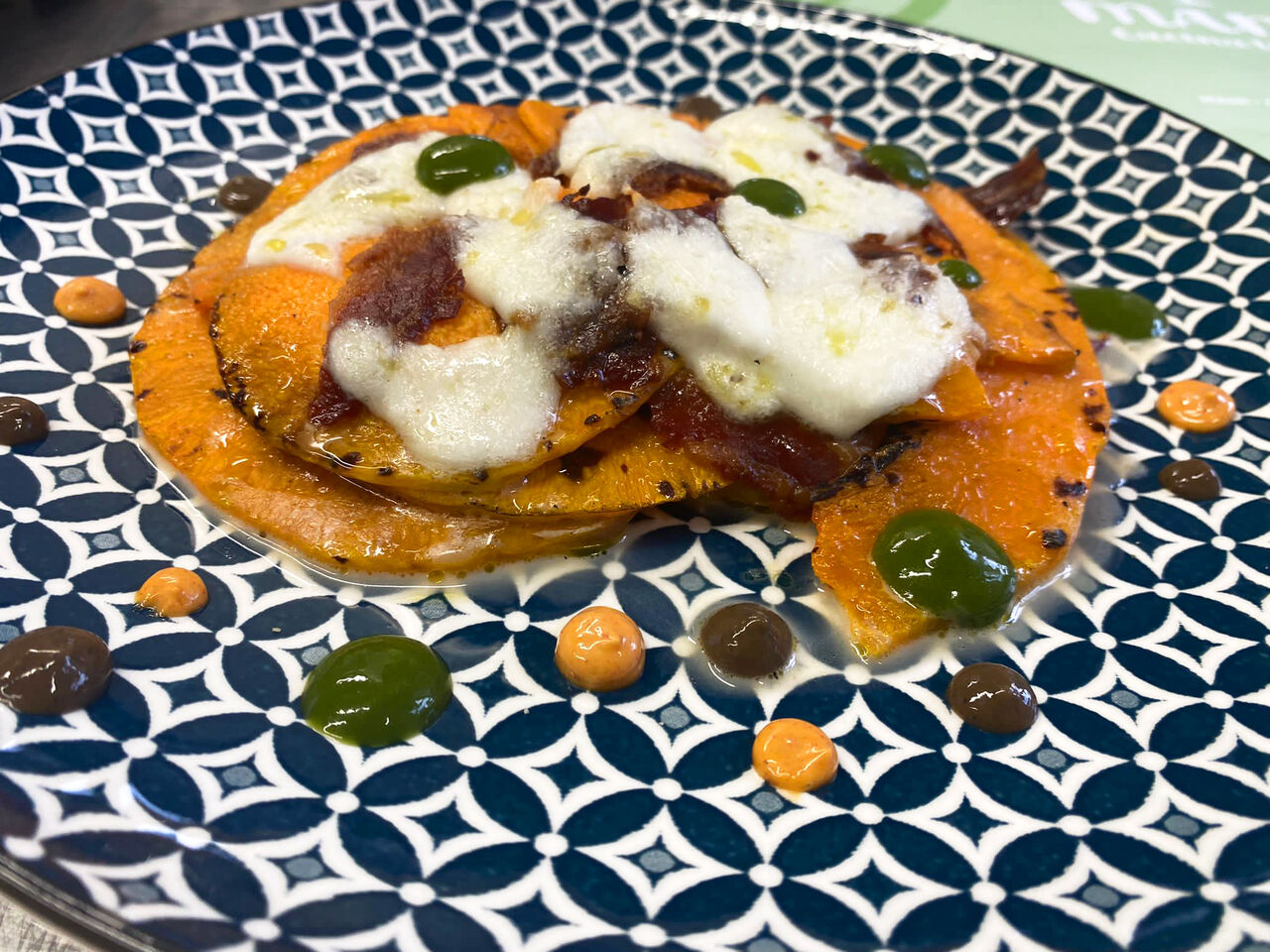 Millefoglie di zucca grigliata, fior di latte e pancetta