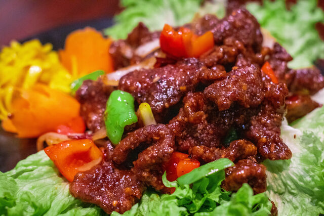 Rind Gan-Bian 甘煸牛:
paniertes Rindfleisch gebraten in scharf-süßlicher Gan-Bian Sa