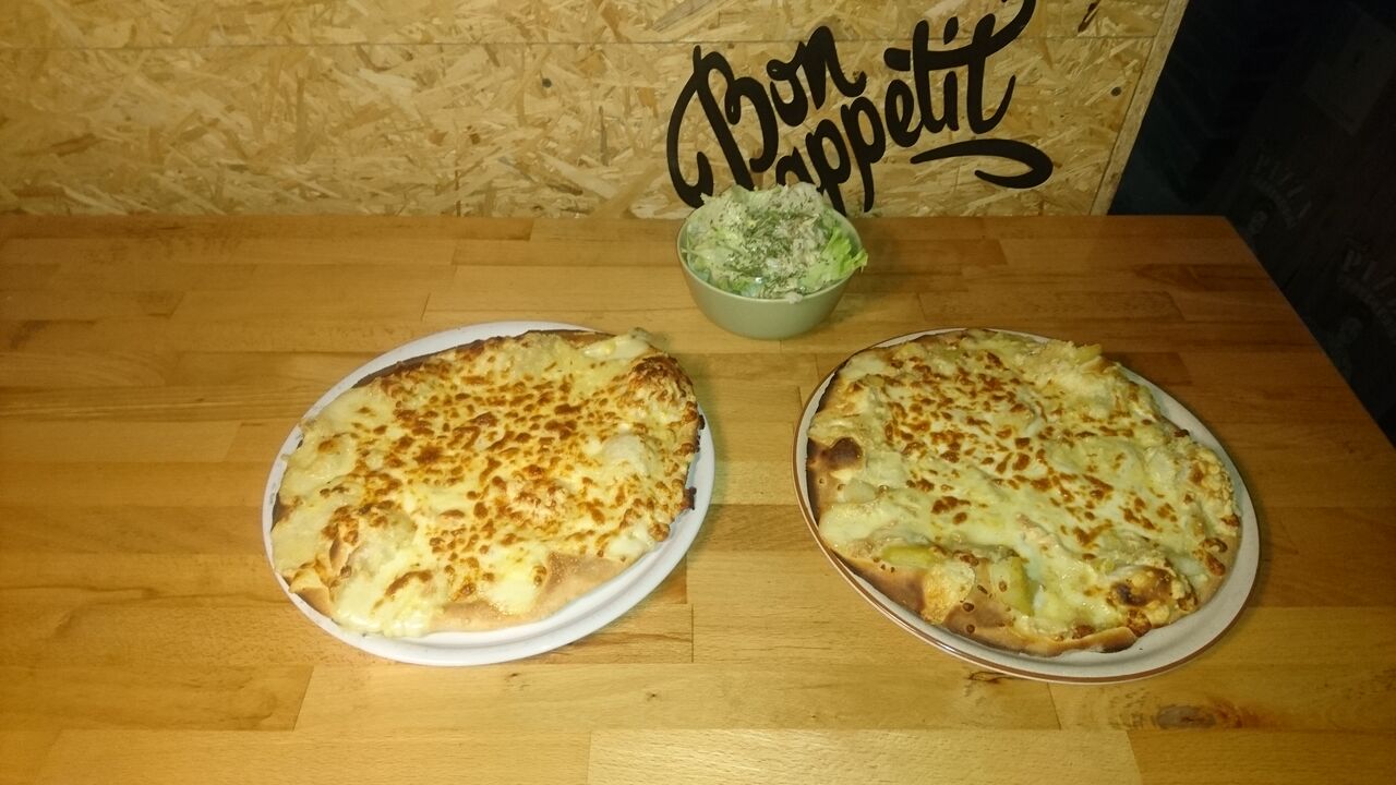 LA TARTE AU FROMAGE ACCOMPAGNEE DE SA SALADE VERTES