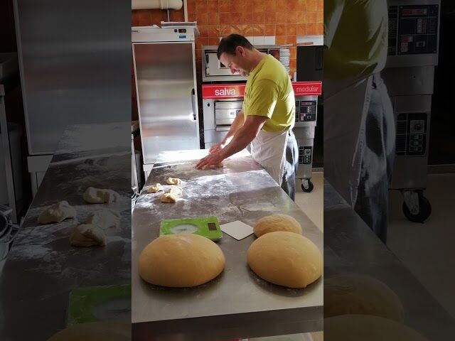 Krapfenbacken in der Konditorbackstube