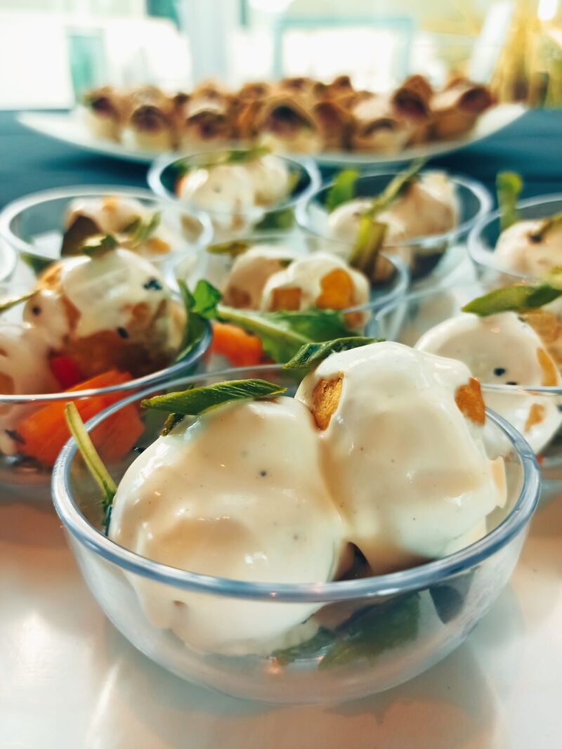 Bignè salati con crema al grana e verdure