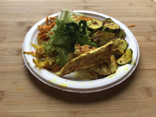 Filet de poulet à la plancha avec ses légumes 