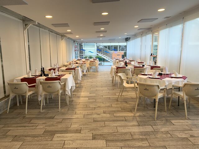 RESTAURANTE CON CHIMENEA DE LEÑA