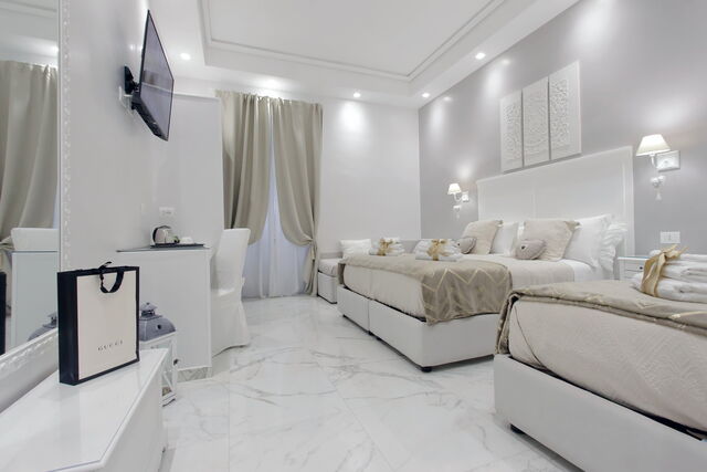 Camera Quadrupla Superior