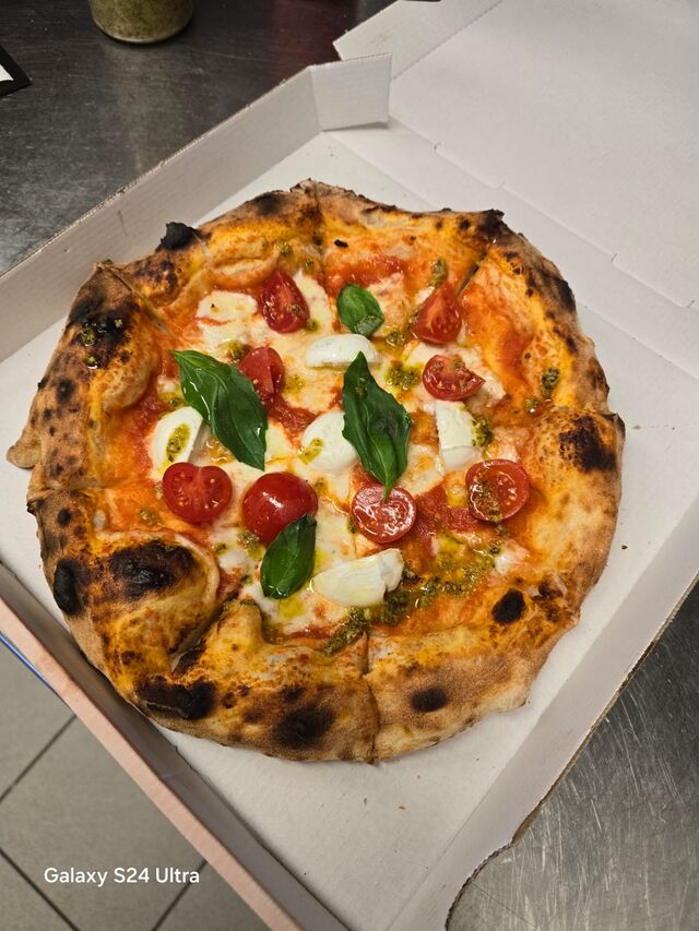 Pizza Tricolore