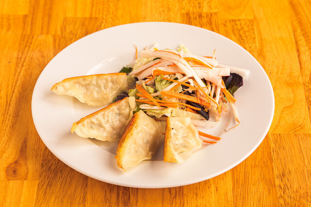 Raviolis chinois grillés.