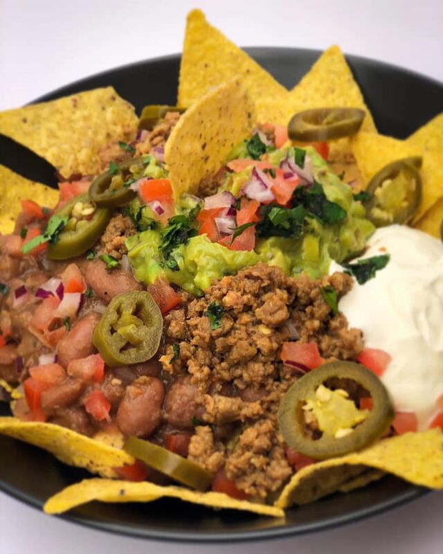 NACHOS CON GUACAMOLE 