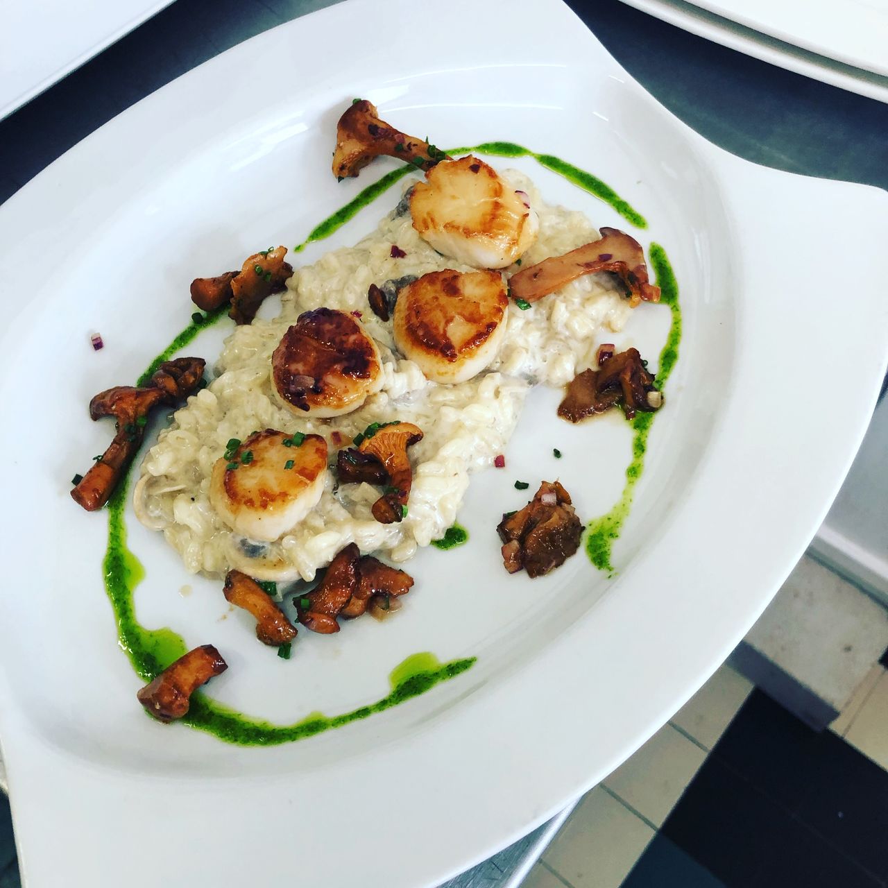 Saint-Jacque au risotto et girolles 