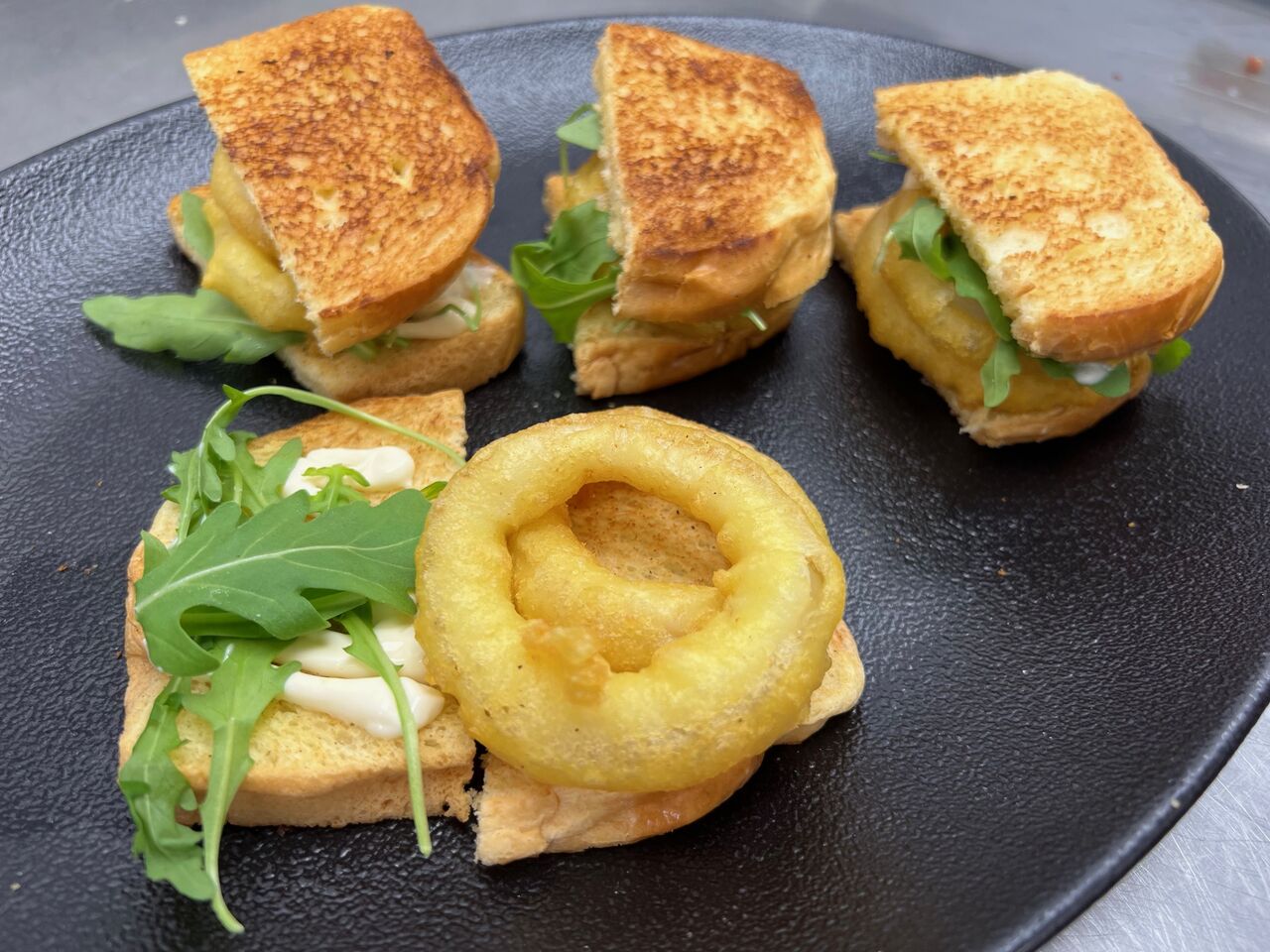 Brioix amb calamars a la Romana i maionesa cítrica