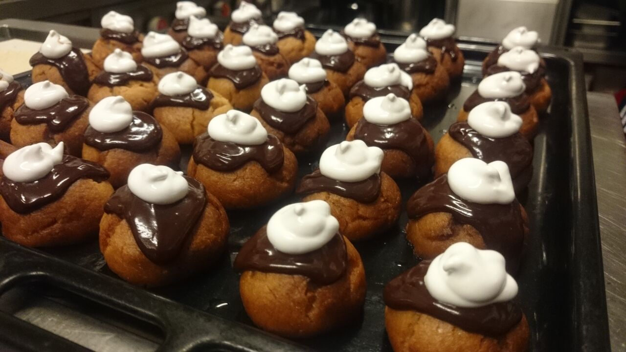 Die Schlümpfe. Unser kleines Dessert nicht zu gross handlich schööön Schokoladig