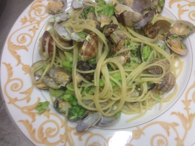 Spaghetti alle vongole veraci con broccoli