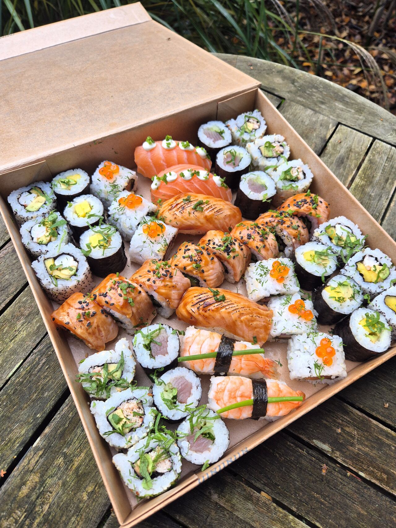 Réveillon du Nouvel An 2025 : A vos commandes de box de sushis !