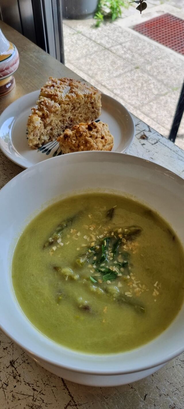 Detoks juha - šparoge i poriluk. 