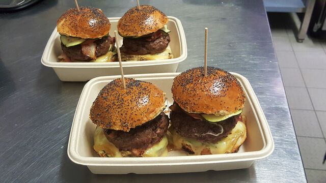 A emporter Hamburger Simmenthal sauce estragon et rattes confites