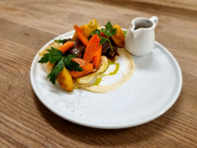 VEPŘOVÁ LÍČKA NA VÍNĚ