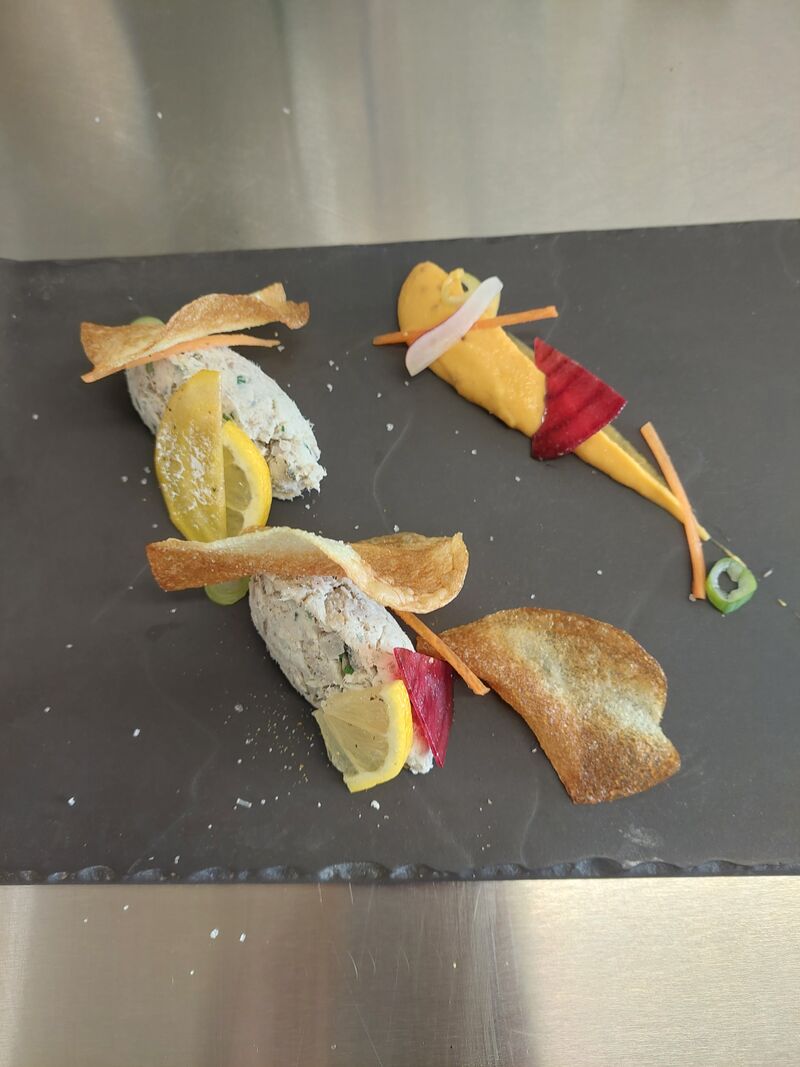 Rillettes de maquereaux, chips de pommes de terre, crème de butternut/moutarde à l’ancienne