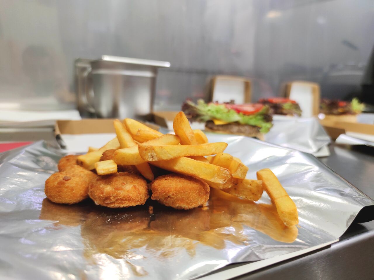 9 Nugetiek + hranolky