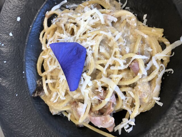 Spaghetti alla montanara con speck , funghi porcini e parmigiano 