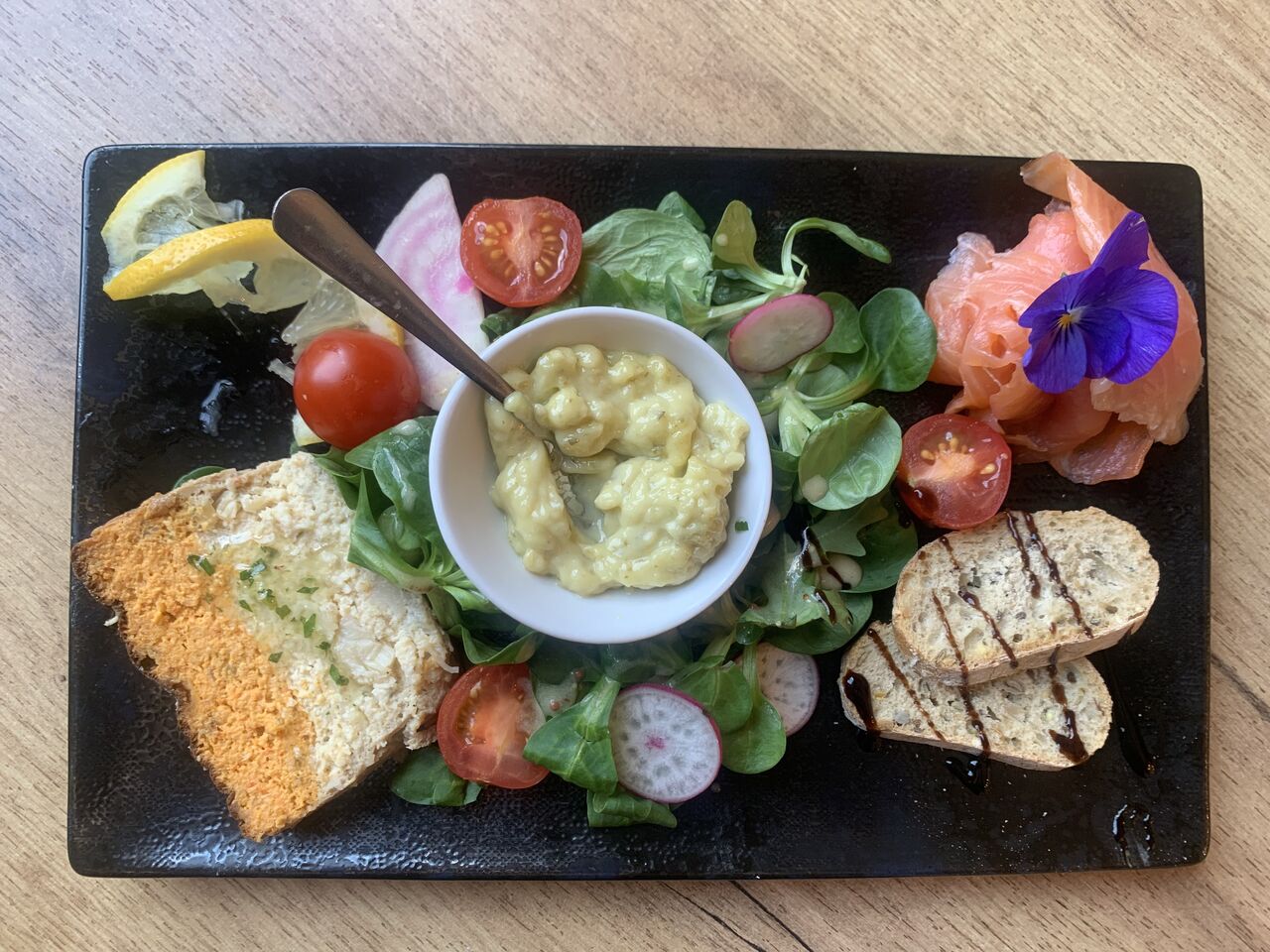 Terrine de St Jacques, Saumon fumé & Mayo Maison au Pesto