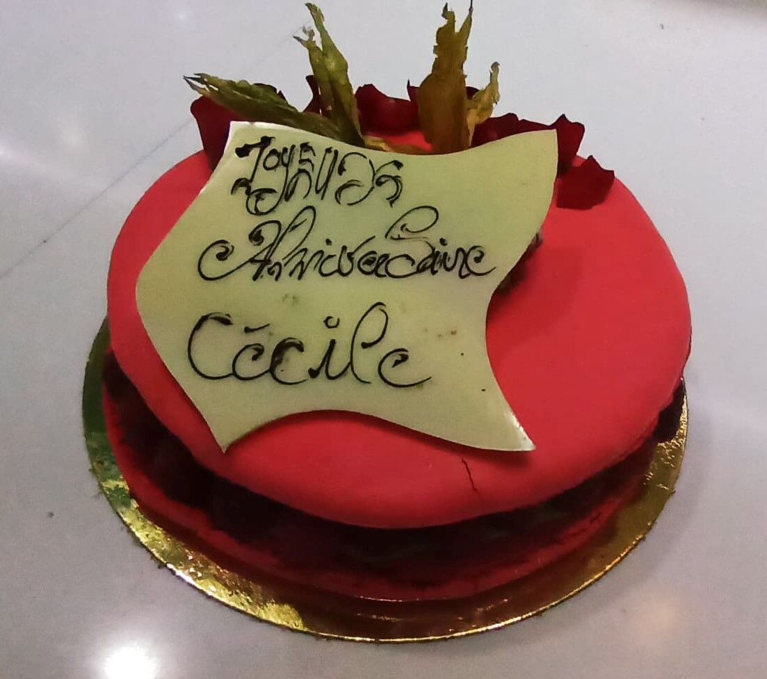 Gateau du jour
Joyeux anniversaire Cécile
Macaron Framboises
100% fait maison 