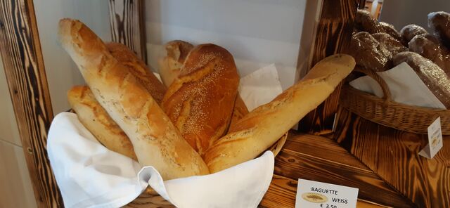 täglich frisch gebackenes Brot