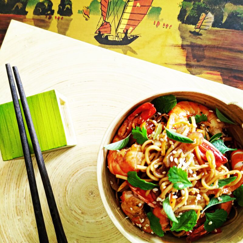 Wok de gambas
Nouilles de blé et légumes croquants