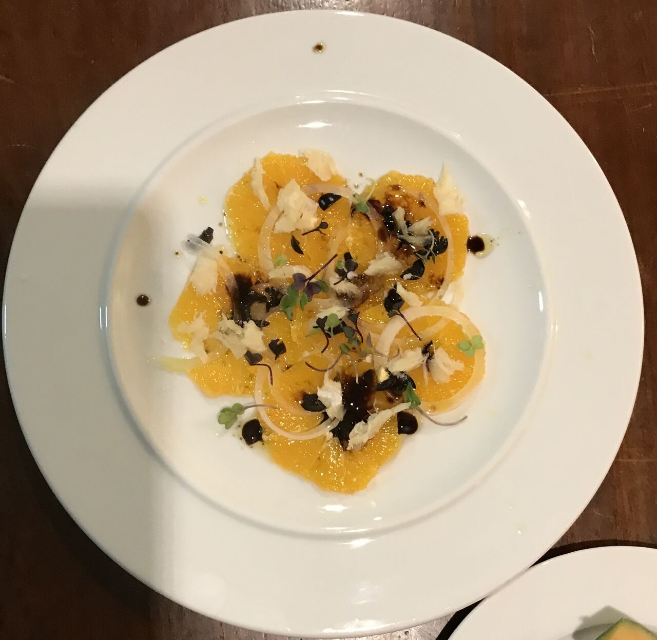 Ensalada siciliana de naranja, cebolla y bacalao