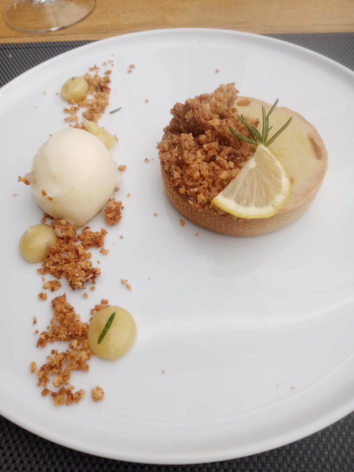 Tarte crumble citron romarin, sorbet citron