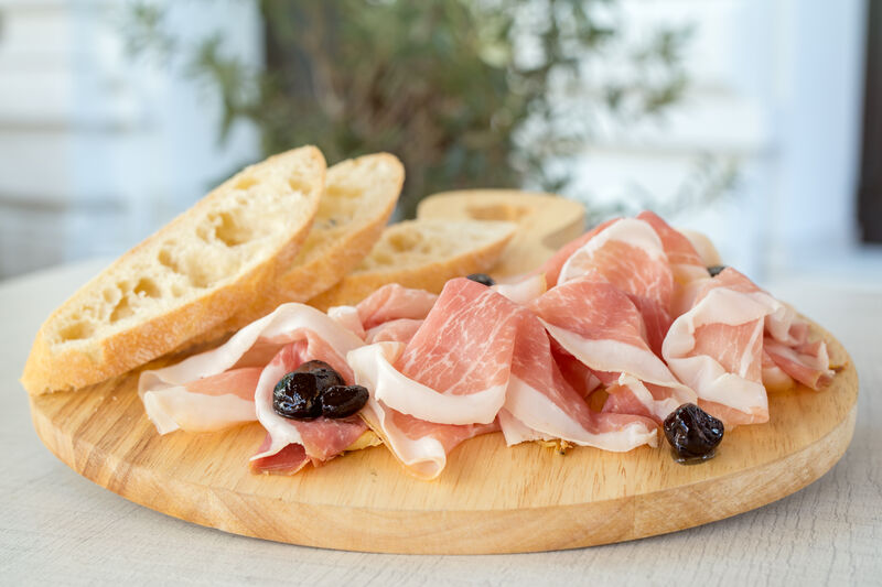 Unser Prosciutto, schmeckt hervorragend zu einem guten Glas Rotwein