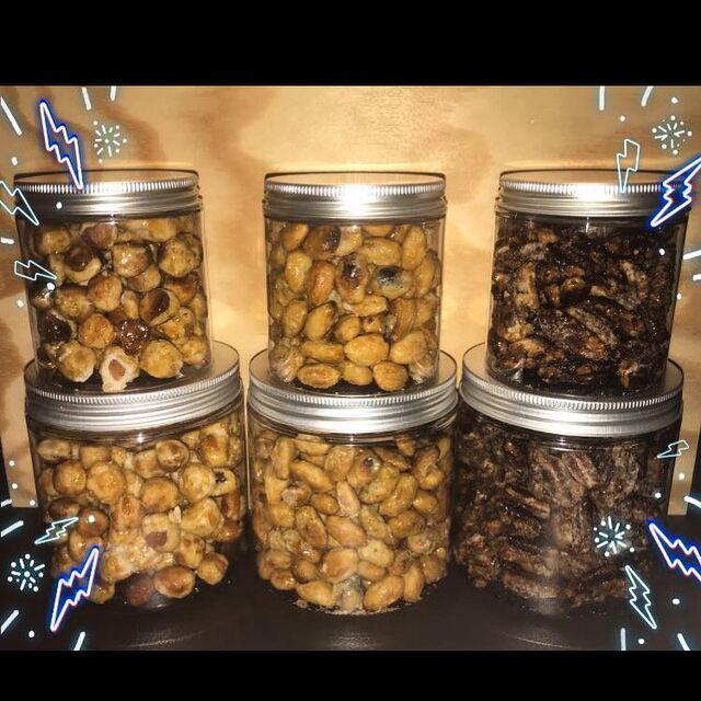 Il n'y a pas que les Noisettes qui sont délicieuses découvrez aussi nos Amandes , Noix de Pécan et surtout ......