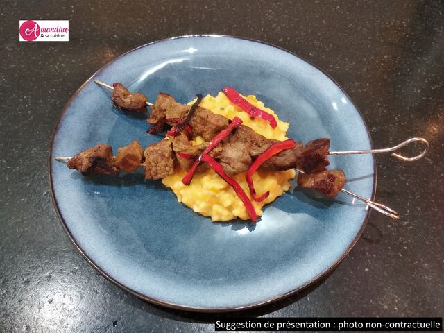 Brochettes de bœuf mariné à la sauce Teryaki et aux épices douces, poivrons snakés et riz fondant au crémeux de lentilles corail
