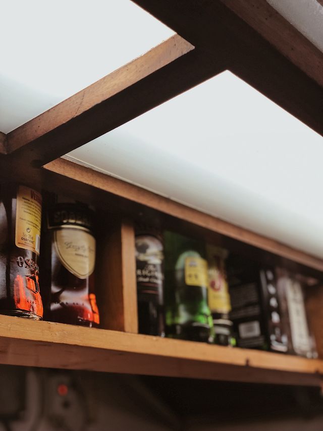 Parte del alcohol del bar.