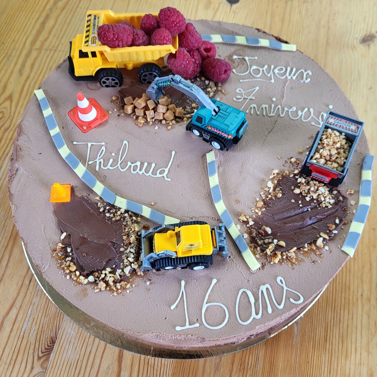 Gâteau travaux , engins.