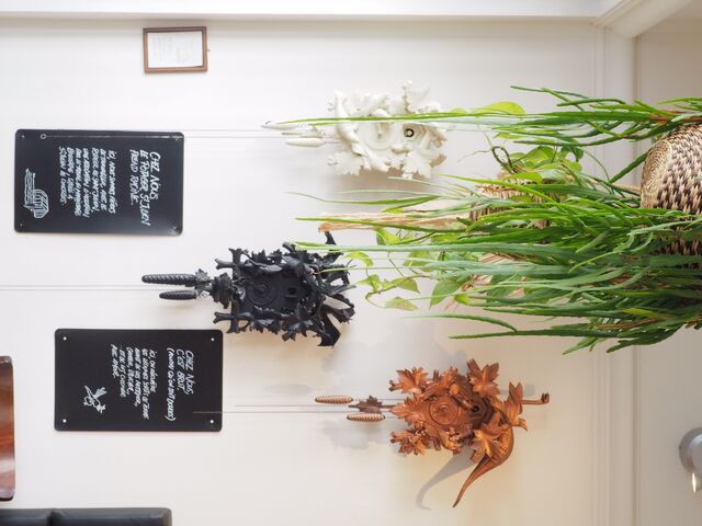 En entrant les Coucous de Nelly vous accueillent.