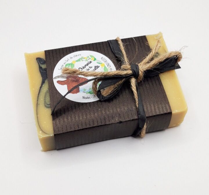 Savon détoxifiant : charbon, menthe, basilic et sauge