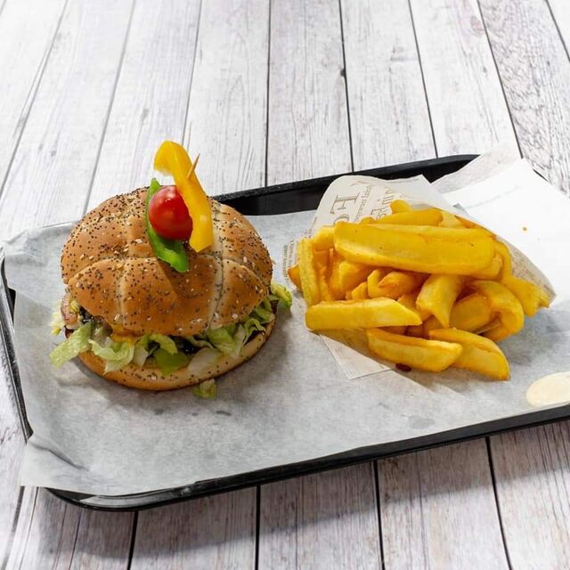 Le pain de nos burgers provient tout droit de la boulangerie d'à coté : Ce pain sésame est un vrai délice 