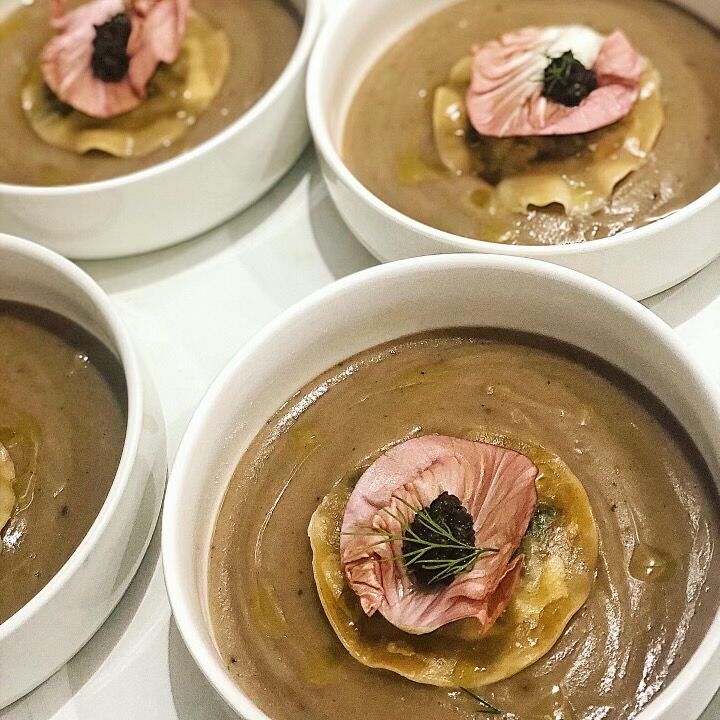 Velouté de châtaignes / Raviole forestière / Brisure truffe