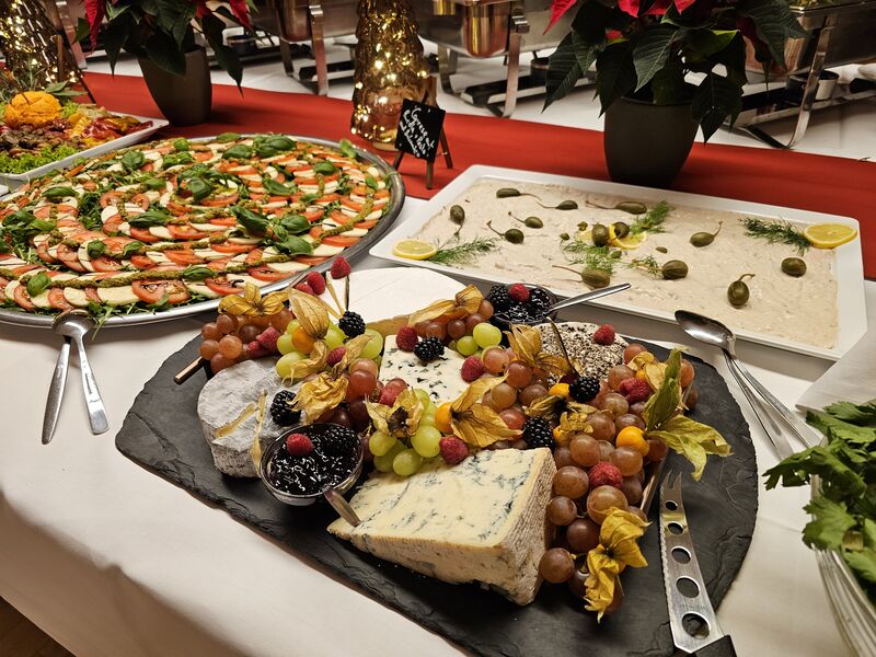 Käseplatte/ Vitello Tonnato/ Caprese
