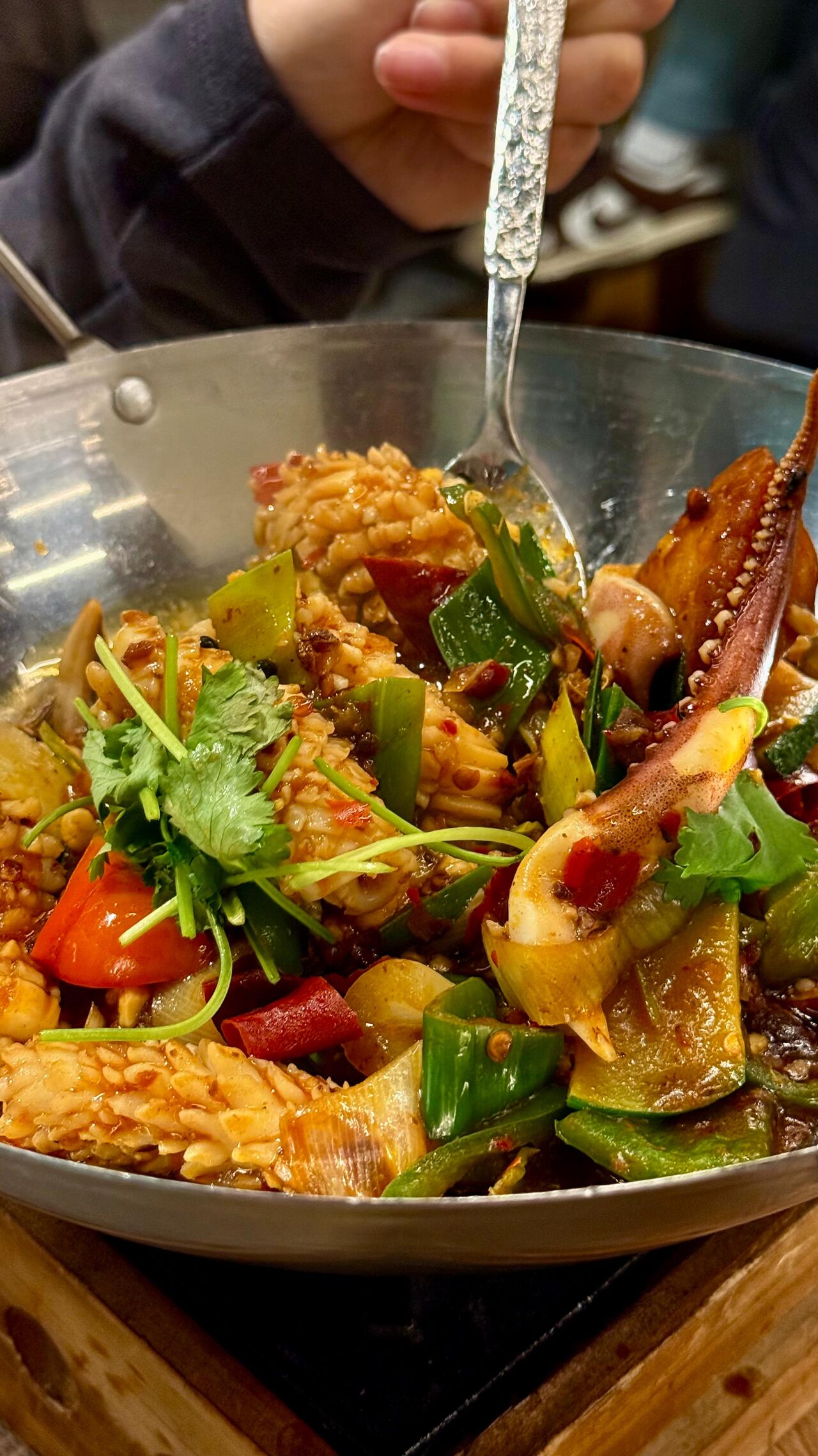 Scodella di calamari freschi