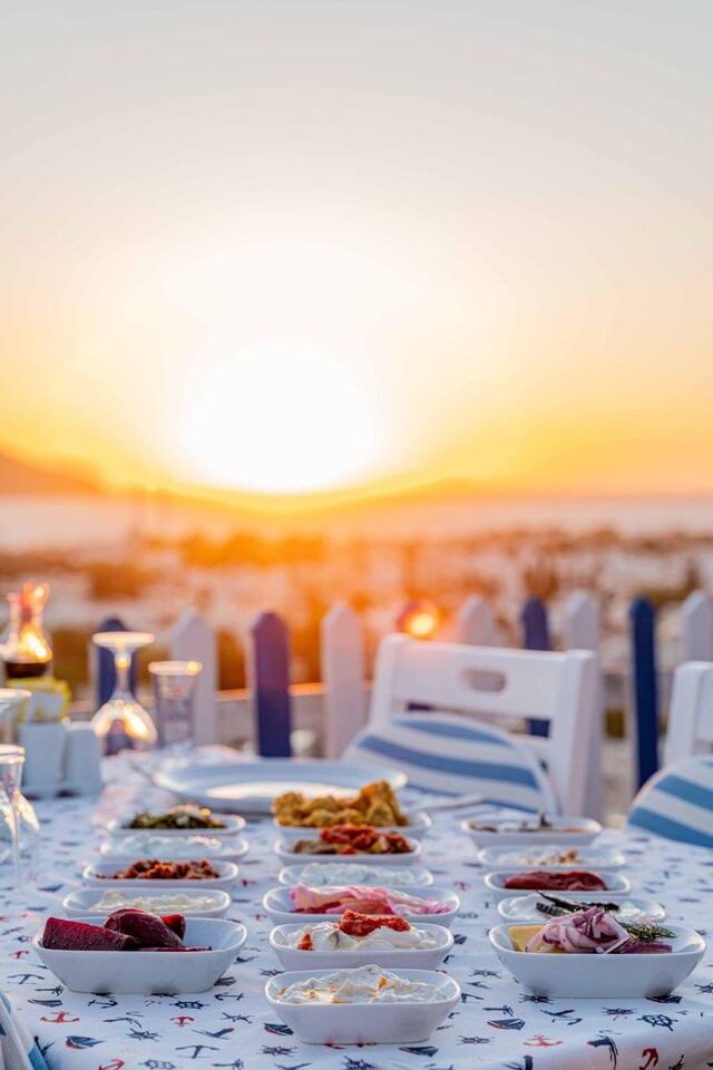 Turgutreis'in eşsiz manzarası karşısında birbirinden lezzetli mezelerimiz 