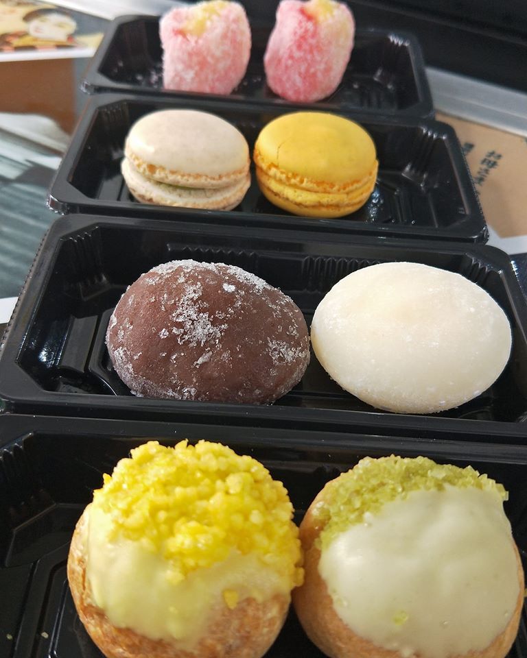 Dessert: Choux, Mochi, Macaron, Maki coco