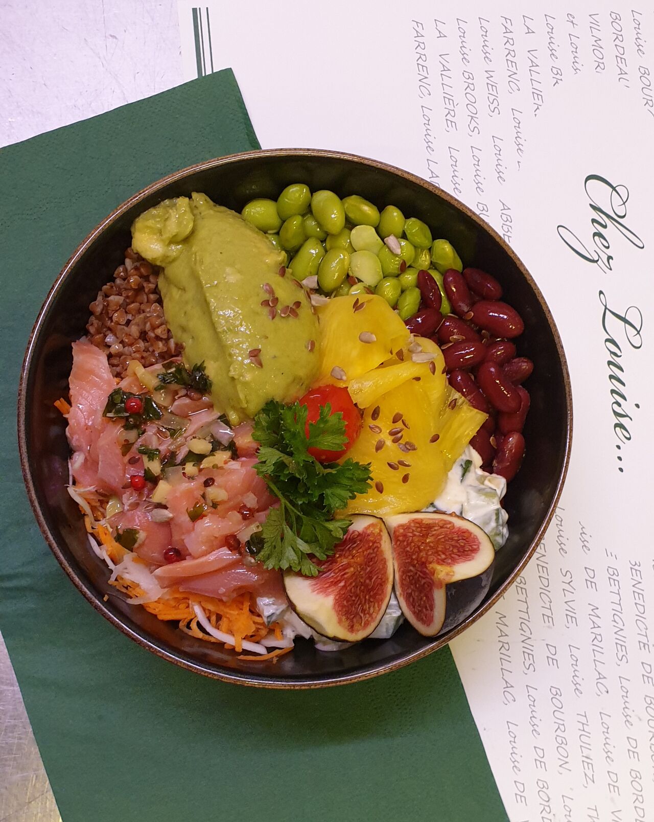 Poke bowl au saumon mariné