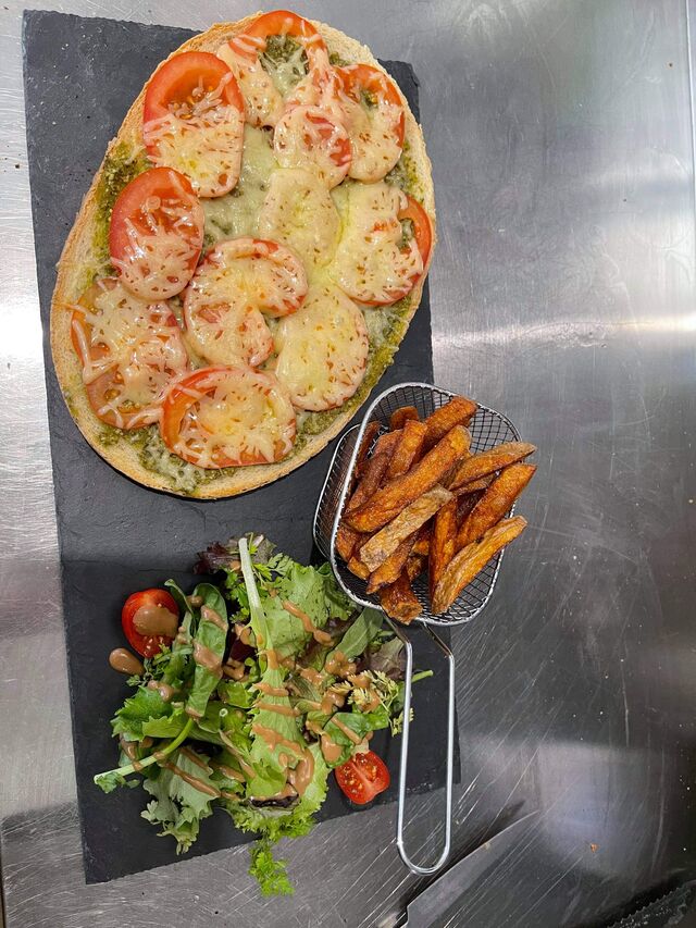 Tatine pesto tomate mozza frites
