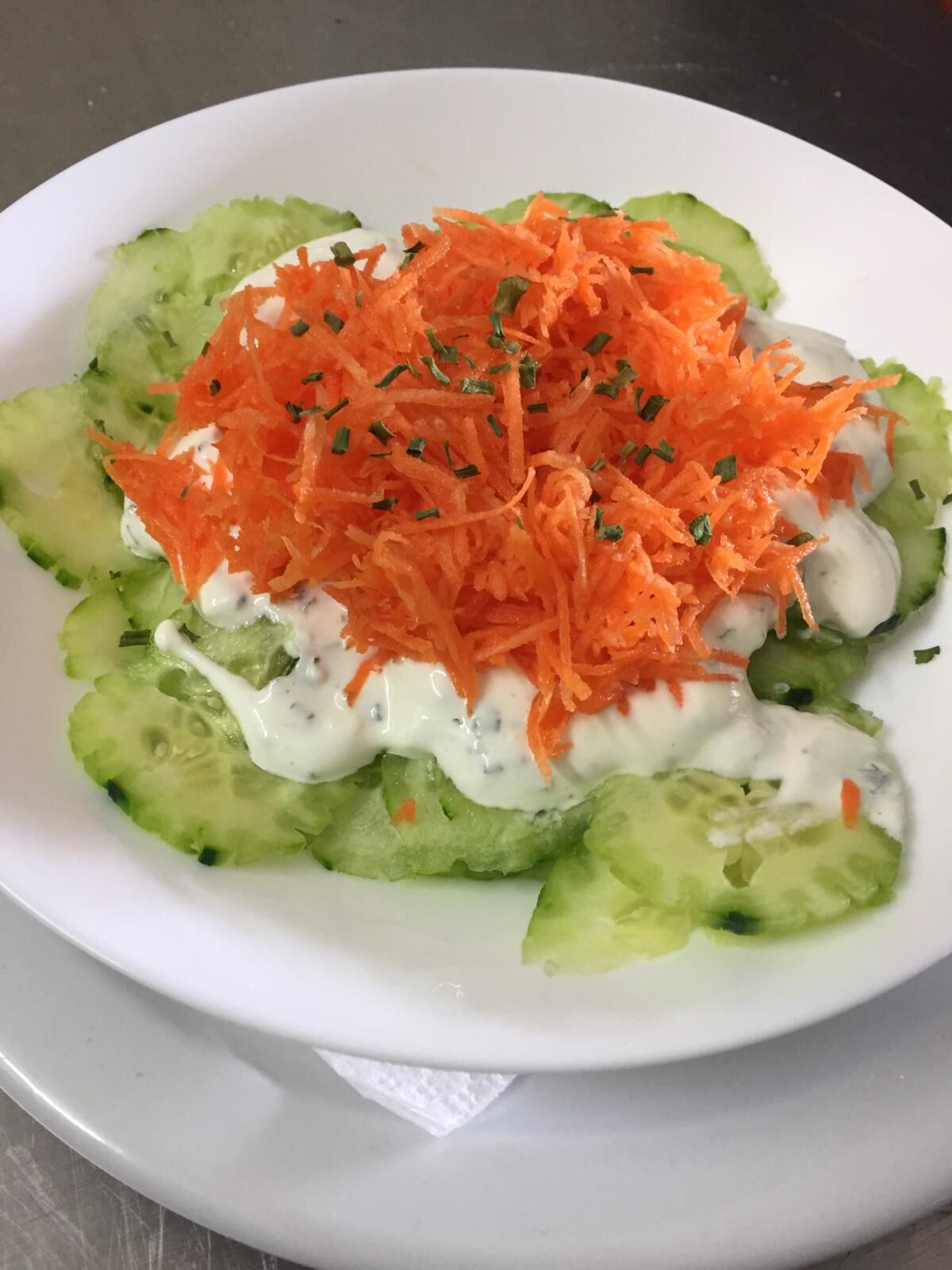 Osvježavajuća salata sa dressingom od vlasca 