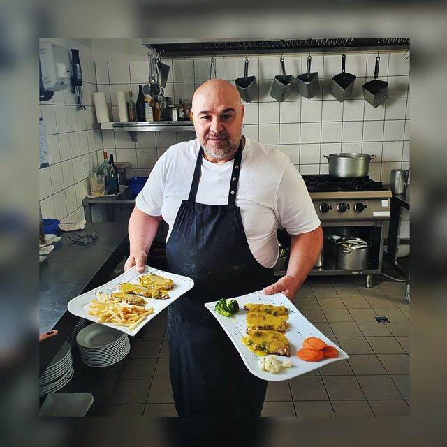 Solo Da Silvio
Scaloppina alla Crema dll' aranca?
-> Scaloppina in Orangen Cream??