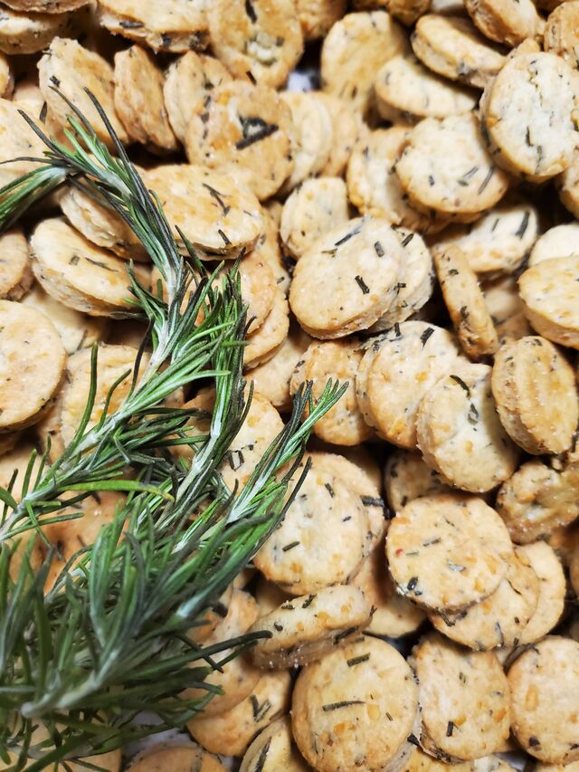 Biscuits salés romarin-emmental