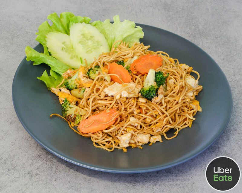 Poulet mama Thaï pâtes jaunes :carottes, pak chaï, œufs, ail 10,90€ TTC / la portion